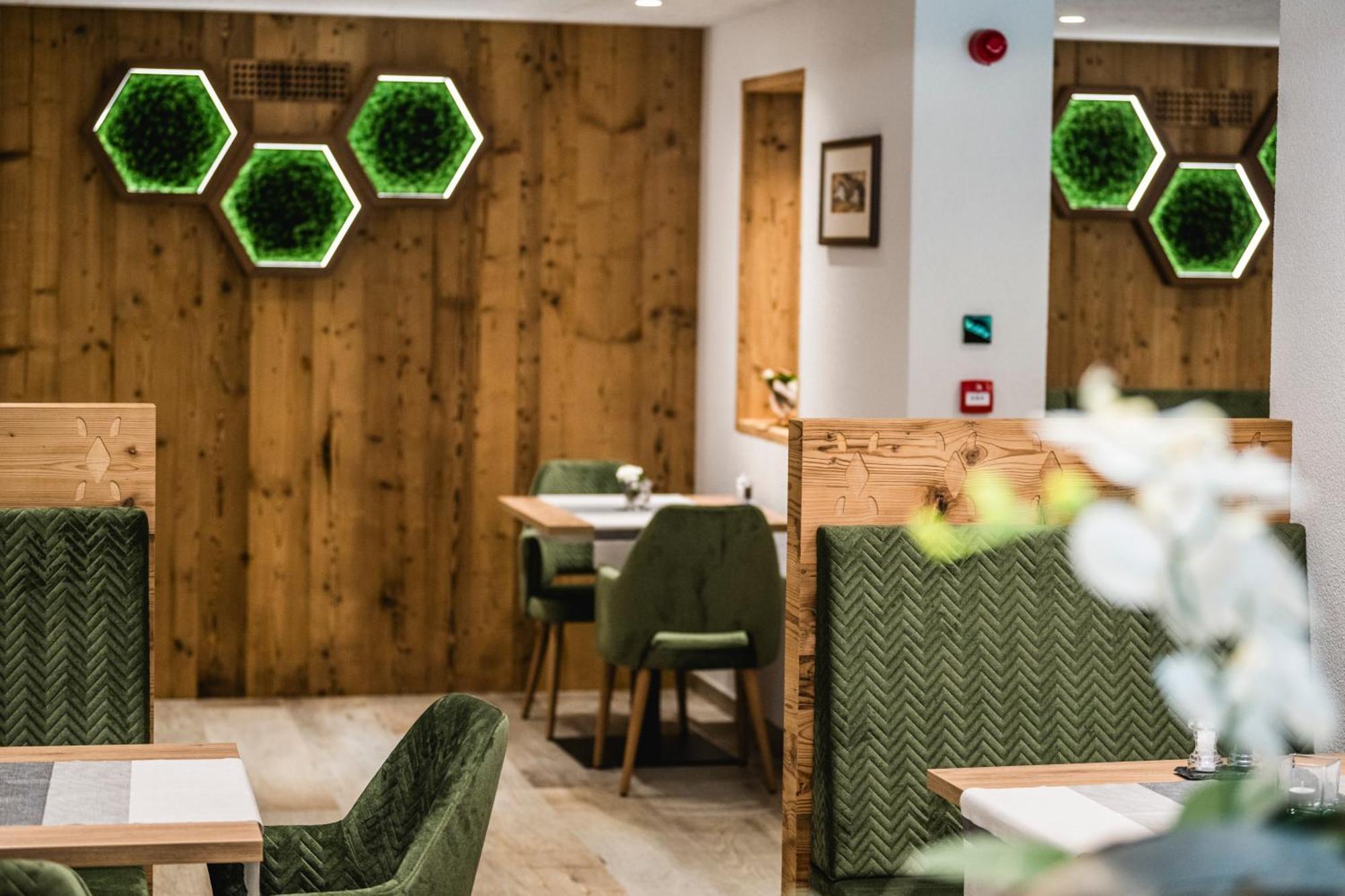 Hotel Vernel Santa Cristina Val Gardena Екстер'єр фото