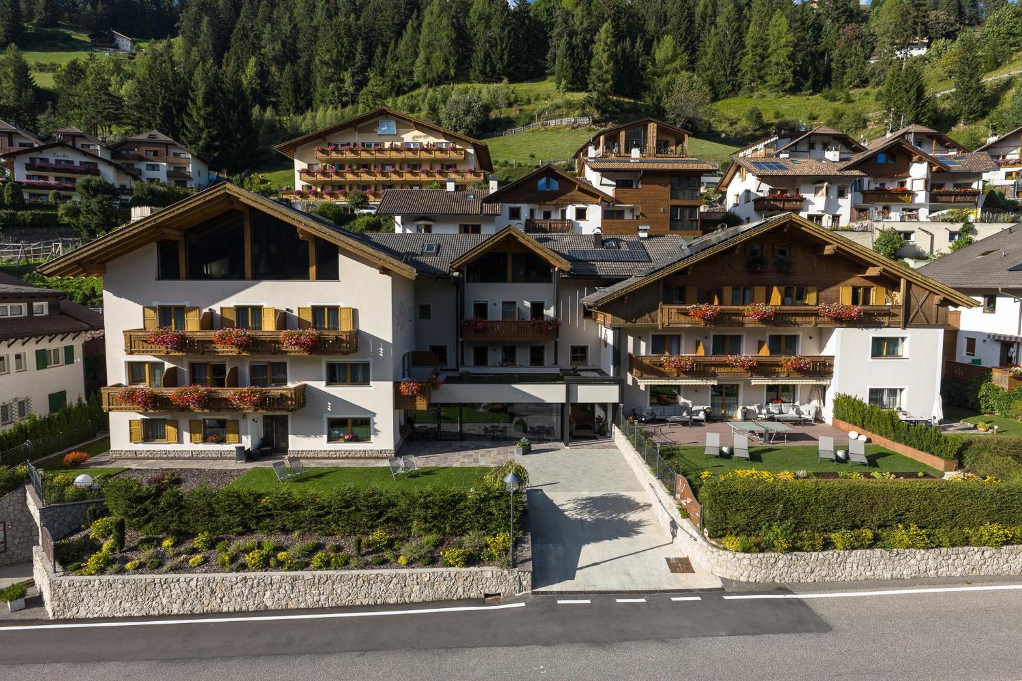 Hotel Vernel Santa Cristina Val Gardena Екстер'єр фото